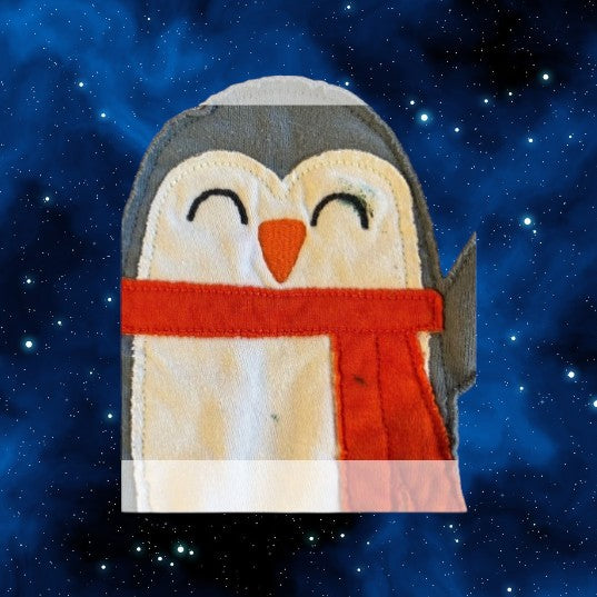 This Carter's penguin appliqué pajama top features a playful, fun and happy graphic design