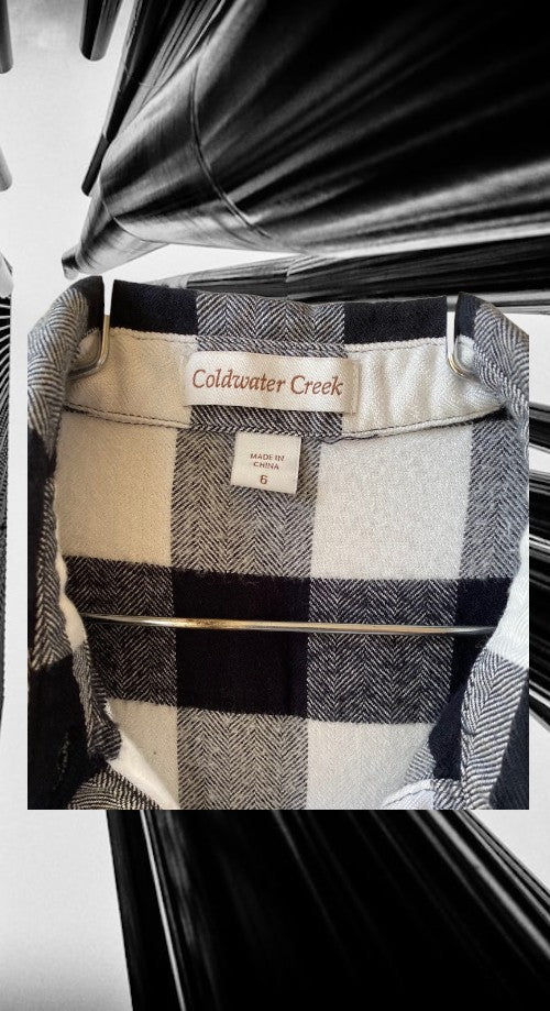 Stay effortlessly chic and comfortable with this Coldwater Creek Rayon Checkered Pattern Dress