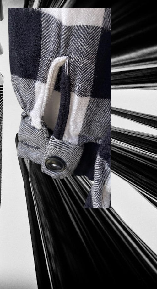 Stay effortlessly chic and comfortable with this Coldwater Creek Rayon Checkered Pattern Dress