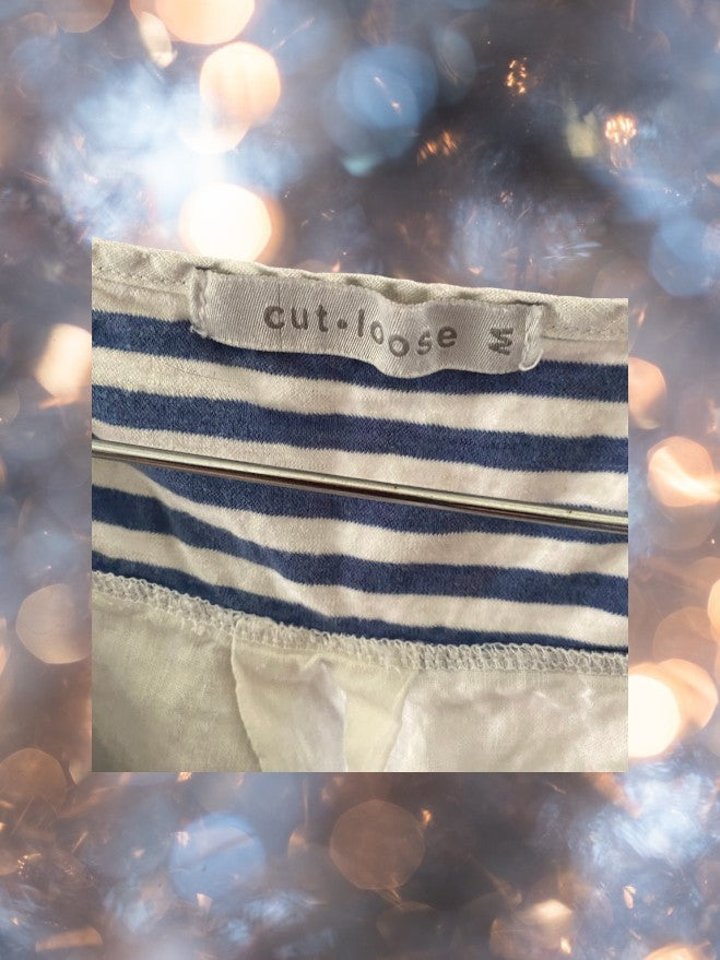 This Cut Loose top boasts a creative and casual mix of blue and white stripes and is ideal for all-day wear