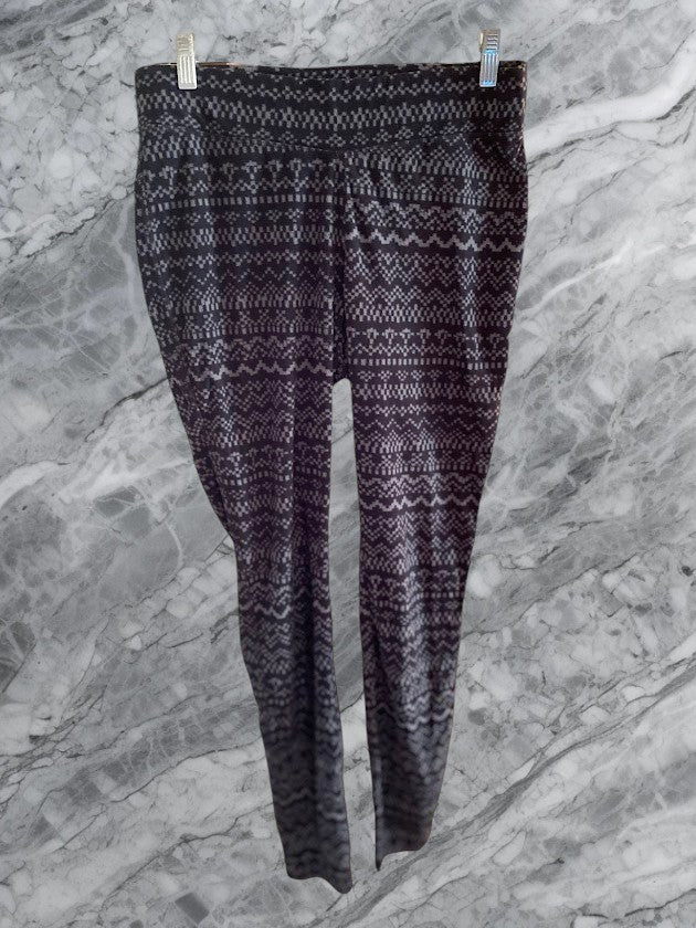 Embrace style and comfort with these Columbia pretty pattern design leggings