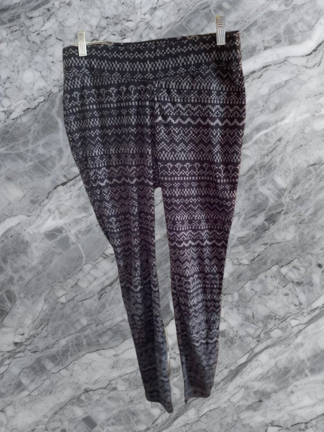 Embrace style and comfort with these Columbia pretty pattern design leggings