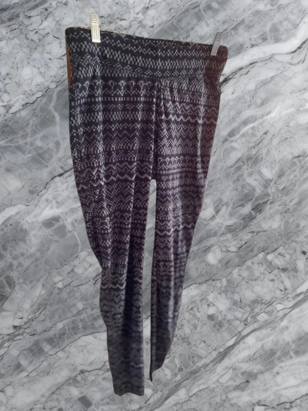 Embrace style and comfort with these Columbia pretty pattern design leggings