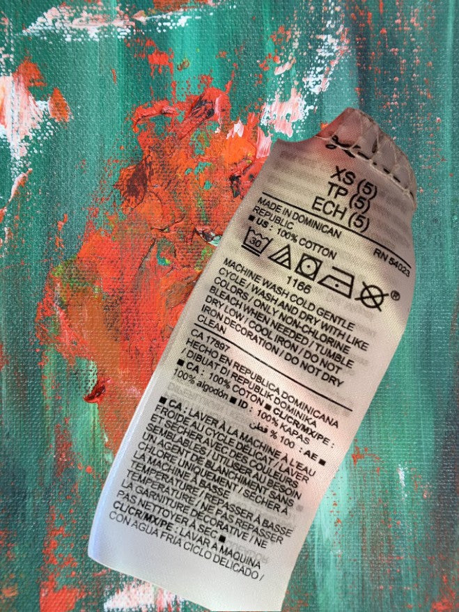 Old Navy little girl's cotton graphic tee has an eye-catching design that is both colorful and cute