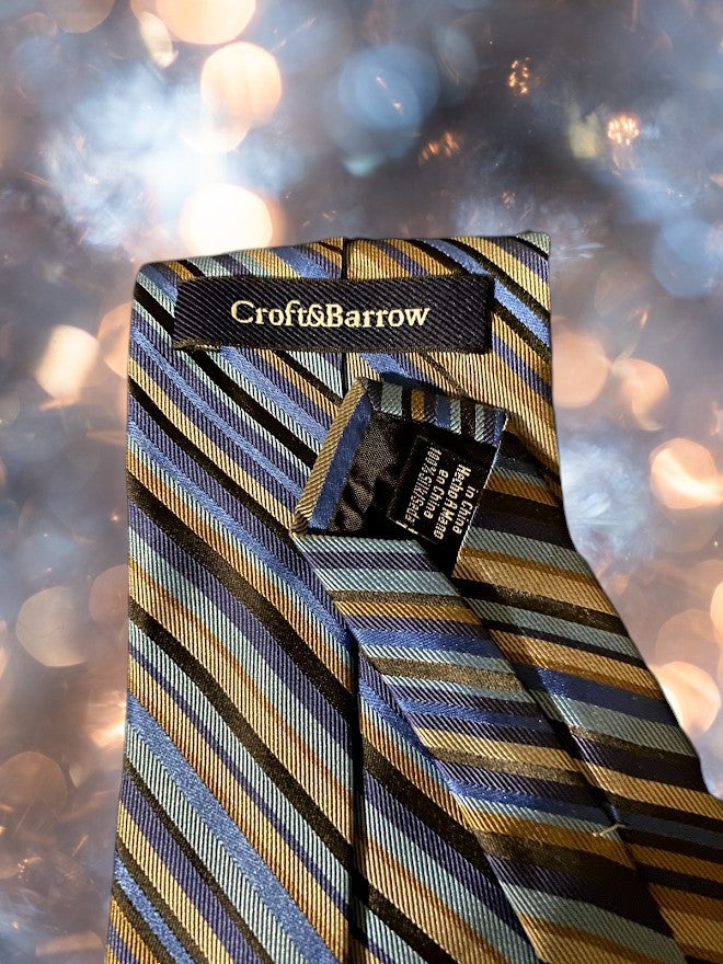 Unlock your professional image with this handmade Croft & Barrow luxurious silk tie
