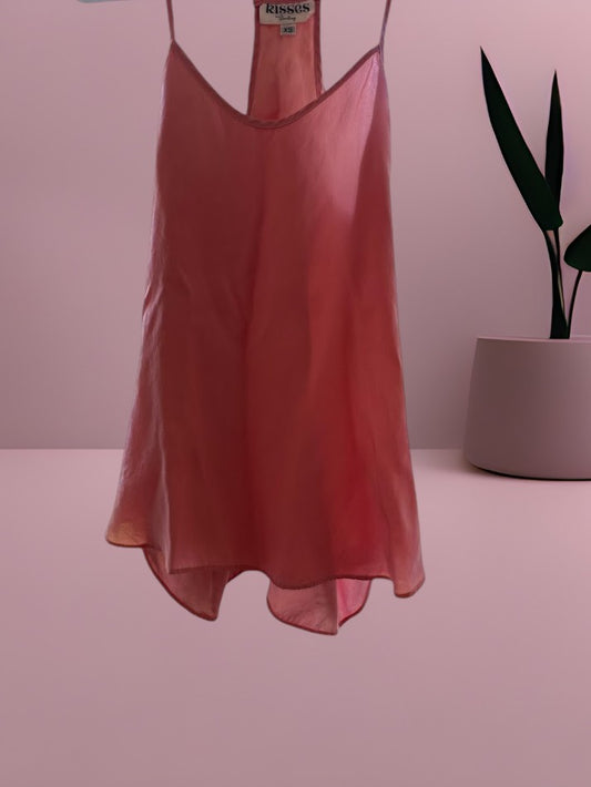 This Kisses silk top is made from 100% silk and offers a luxurious and comfortable fit