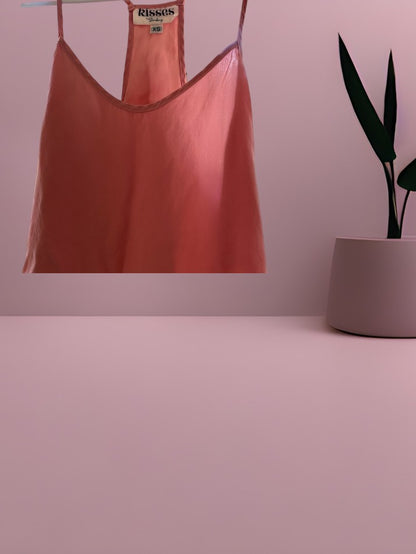 This Kisses silk top is made from 100% silk and offers a luxurious and comfortable fit