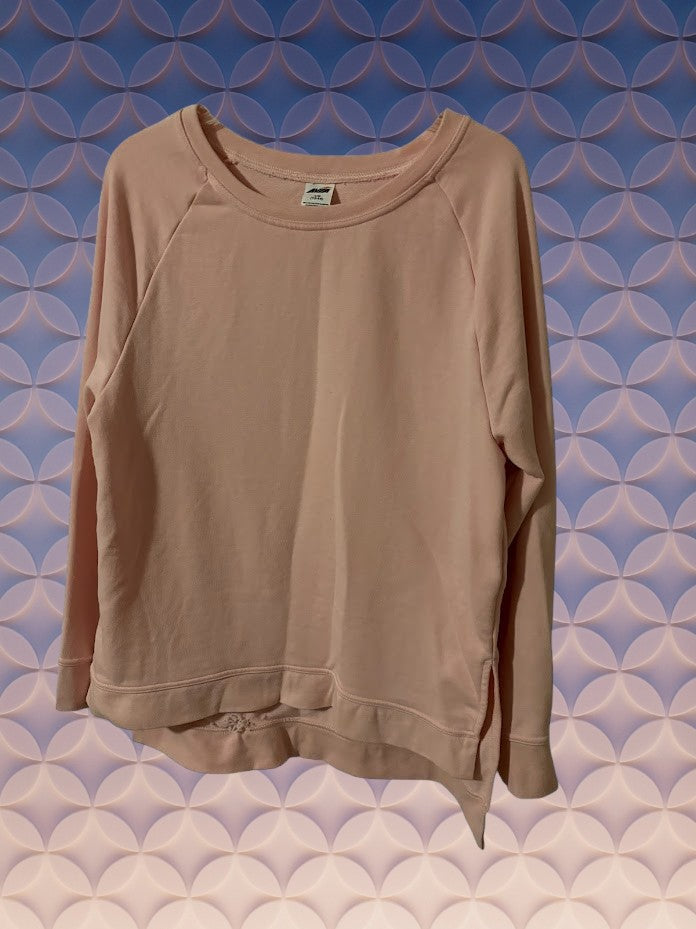 This hi-low sweatshirt is a fashionable and versatile option for comfort