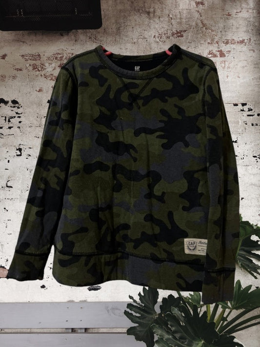 This Gap Boy's camouflage sweatshirt features a multicolor design