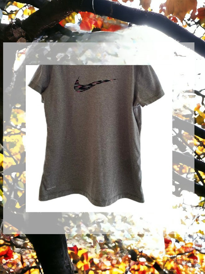 Nike Dri-Fit V-Neck top is incredibly soft, providing a comfortable wear experience.