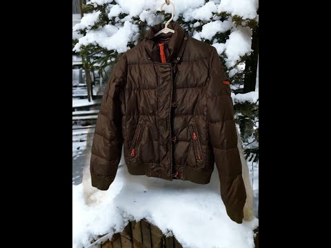 This GAP Graphic Design Puffer Bomber Coat features a cool graphic Peace design on the inside
